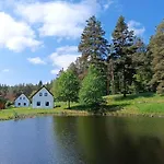 Klid Na Kraji Lesa V Ceske Kanade - Cely Dum Nová Bystřice