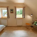 Klid Na Kraji Lesa V Ceske Kanade - Cely Dum Nova Bystrice