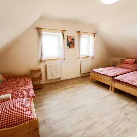 Klidna Lokalita Na Kraji Lesa, Cely Dum S Uschovnu Kol Holiday home *