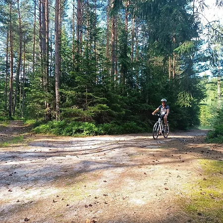 Klidna Lokalita Na Kraji Lesa, Cely Dum S Uschovnu Kol