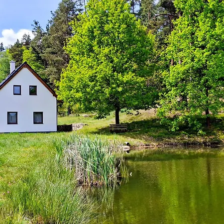 Klid Na Kraji Lesa V Ceske Kanade - Cely Dum Nová Bystřice