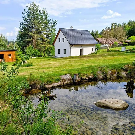 Klid Na Kraji Lesa V Ceske Kanade - Cely Dum * Nová Bystřice